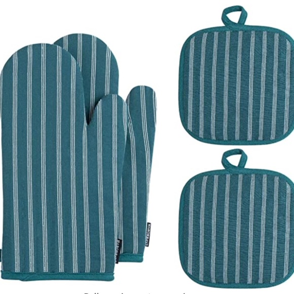 Scott Green Weathered Tartan Crest Oven Mitt And Pot Holder (2 Oven Mitts + 1 Pot Holder)
